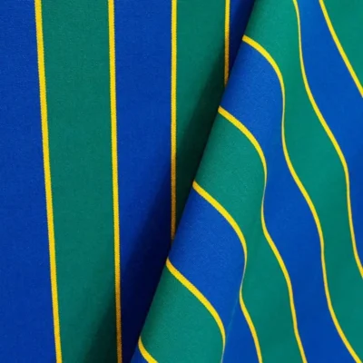 toldo rallas clasicas verde y azul tejido acrilico con tratamiento  teflón para proporcionar al tejido propiedades hidrófugas y una mayor durabilidad  en el exterior.