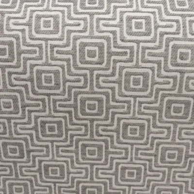 Esta tela de cortina tejida en tono gris es una excelente opción para aquellos que buscan crear un ambiente acogedor y sofisticado en su hogar u oficina. Ya sea en una sala de estar, un dormitorio o un espacio de trabajo, esta tela añadirá un toque de elegancia atemporal y una sensación de serenidad